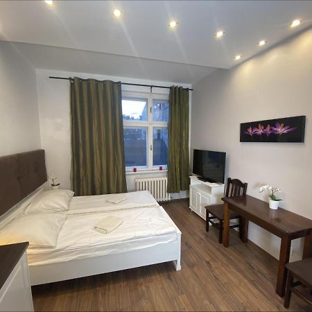 P&J Apartamenty Sw. Krzyza Krakau Buitenkant foto