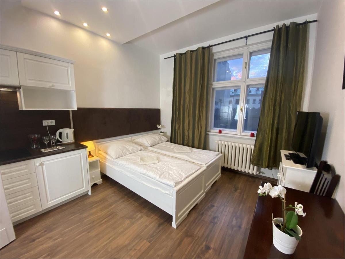 P&J Apartamenty Sw. Krzyza Krakau Buitenkant foto