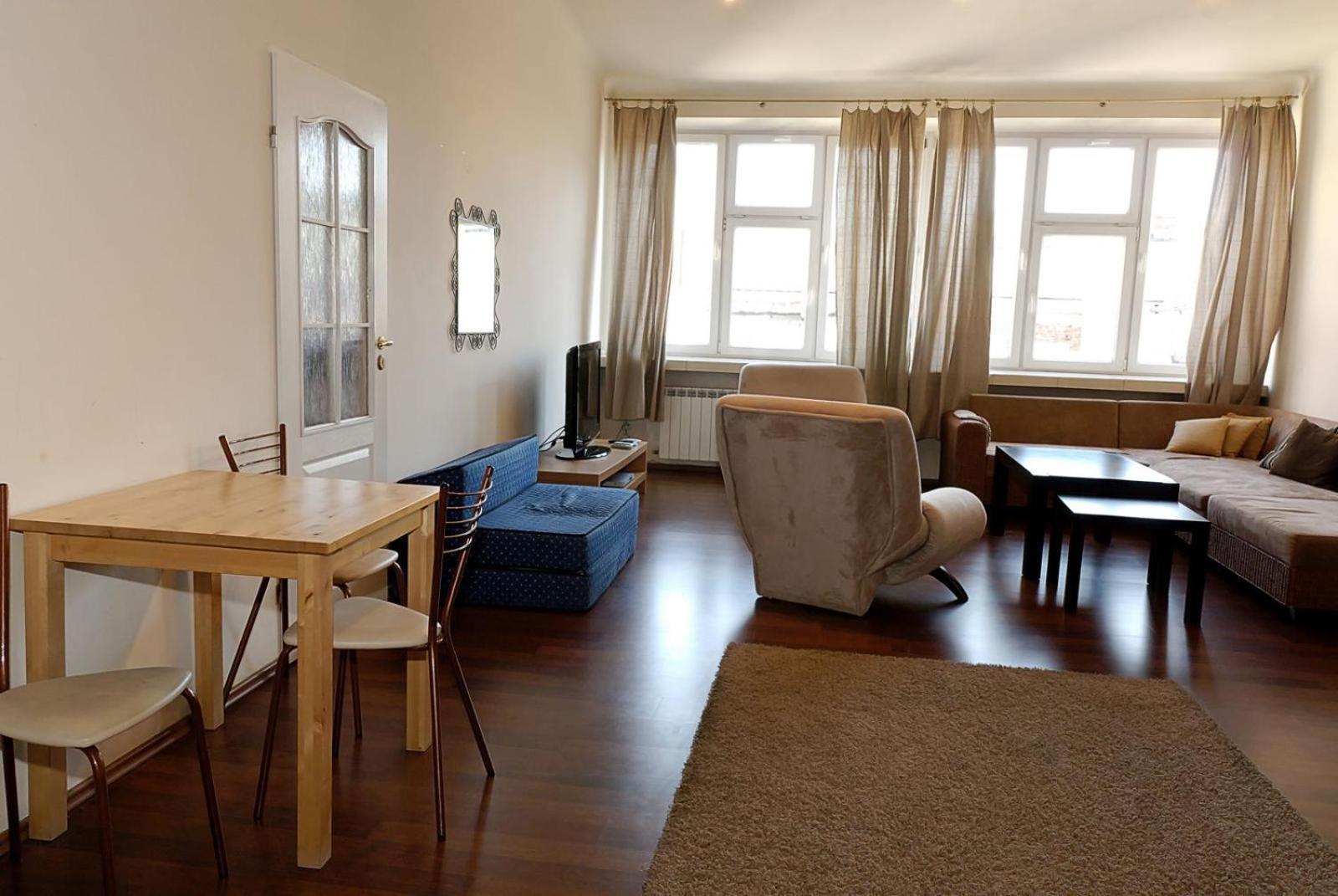 P&J Apartamenty Sw. Krzyza Krakau Buitenkant foto