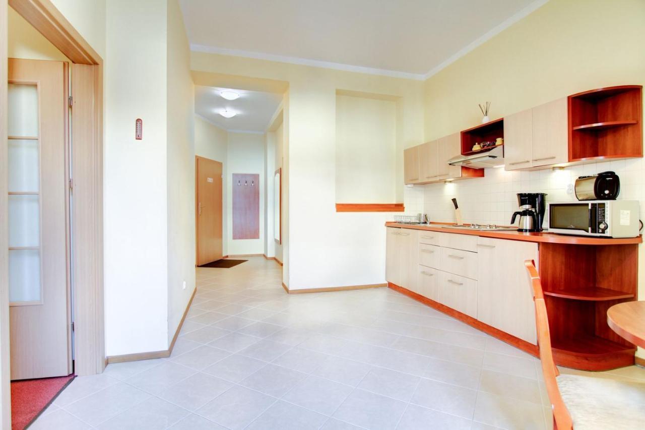 P&J Apartamenty Sw. Krzyza Krakau Buitenkant foto