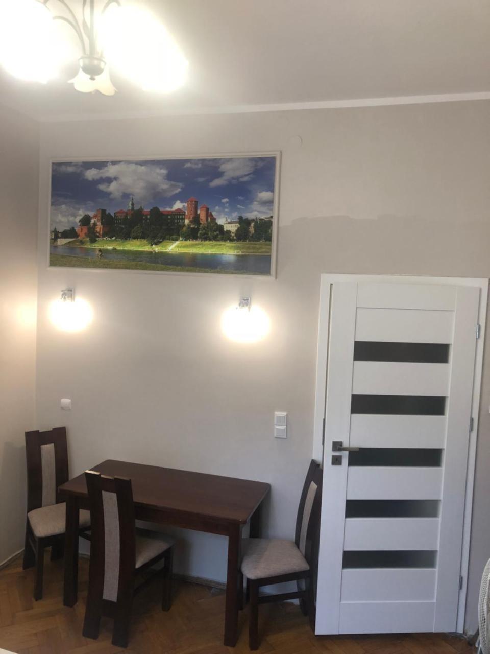 P&J Apartamenty Sw. Krzyza Krakau Buitenkant foto