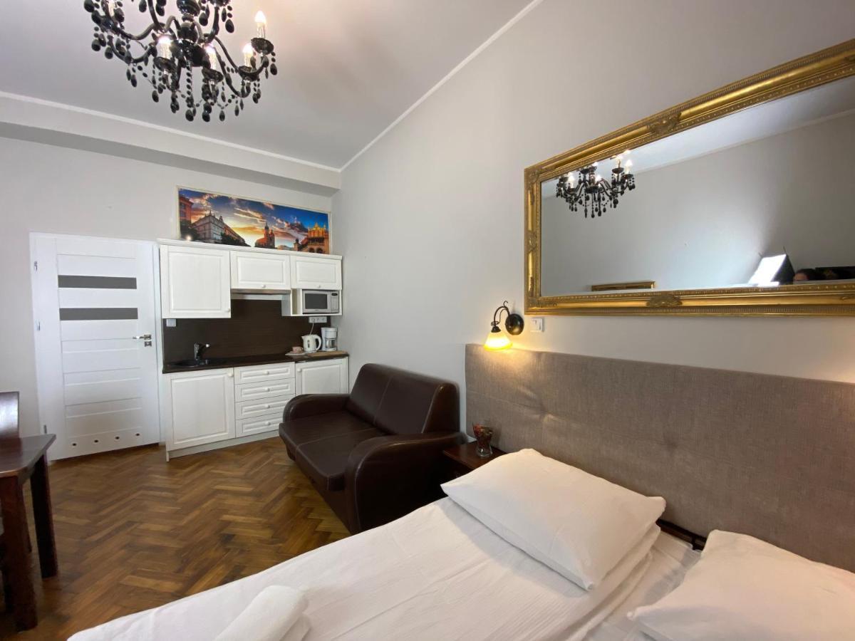 P&J Apartamenty Sw. Krzyza Krakau Buitenkant foto