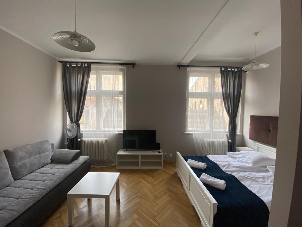 P&J Apartamenty Sw. Krzyza Krakau Buitenkant foto