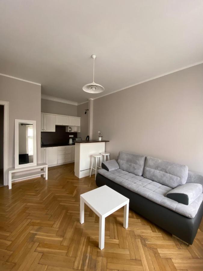 P&J Apartamenty Sw. Krzyza Krakau Buitenkant foto