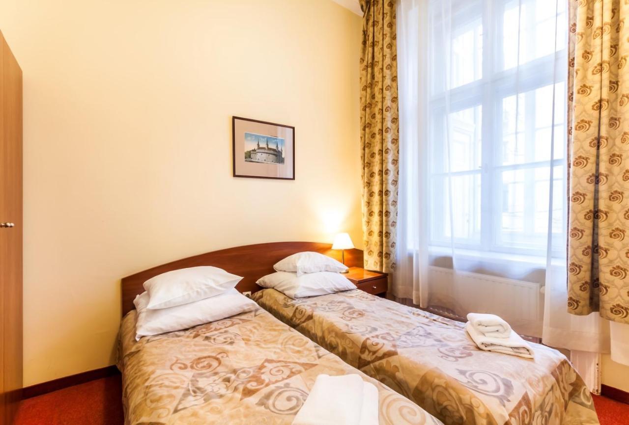 P&J Apartamenty Sw. Krzyza Krakau Buitenkant foto